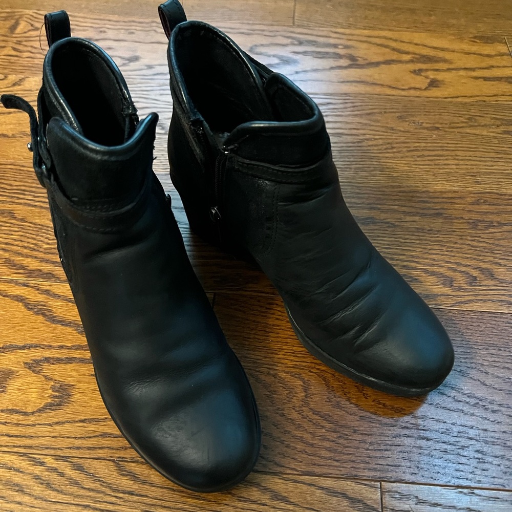 Ugg wedge booties